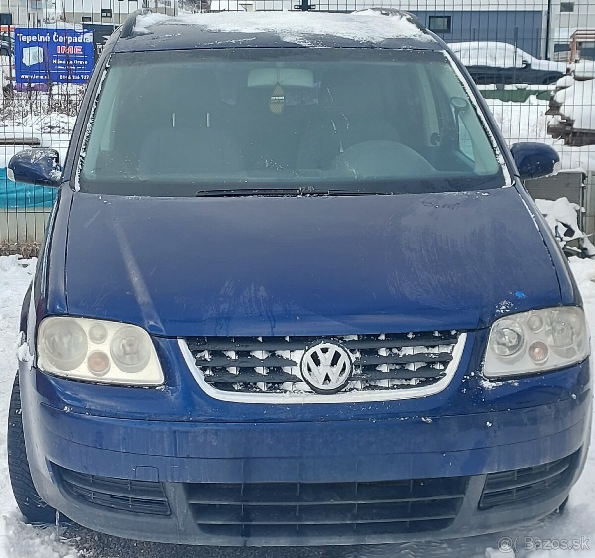 VW Touran 1.6 FSI na opravu