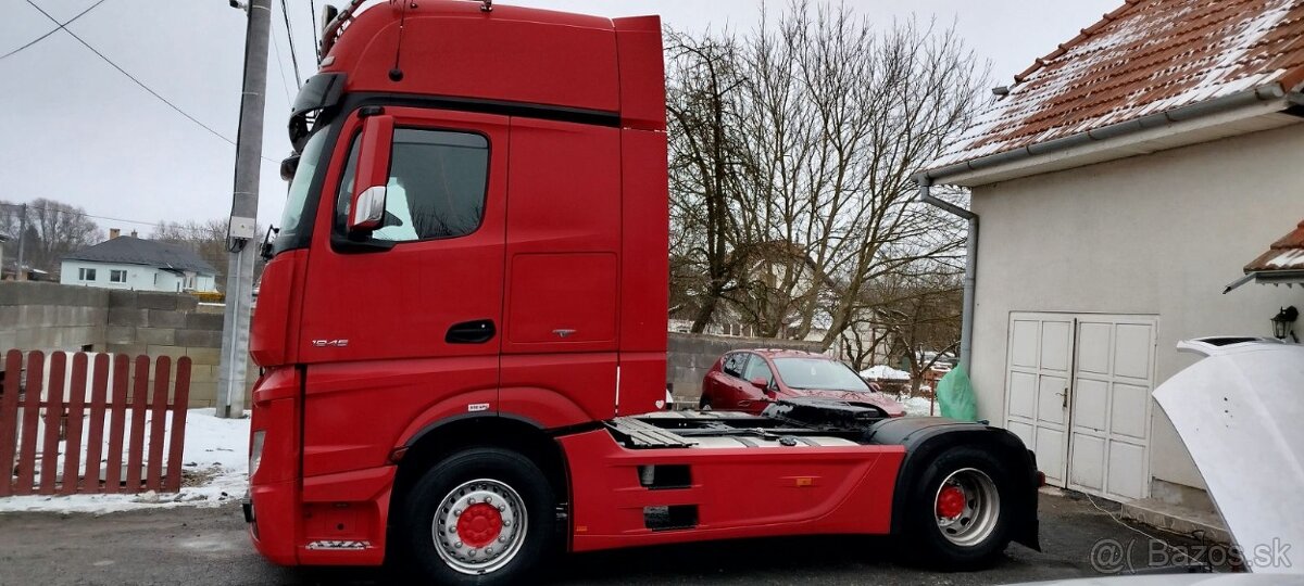 Mercedes Actros 1845