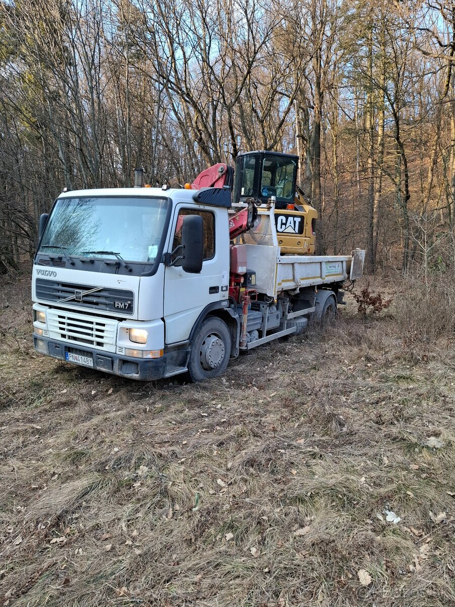 Predám  trojstranní sklápač s hydraulickou.rukou