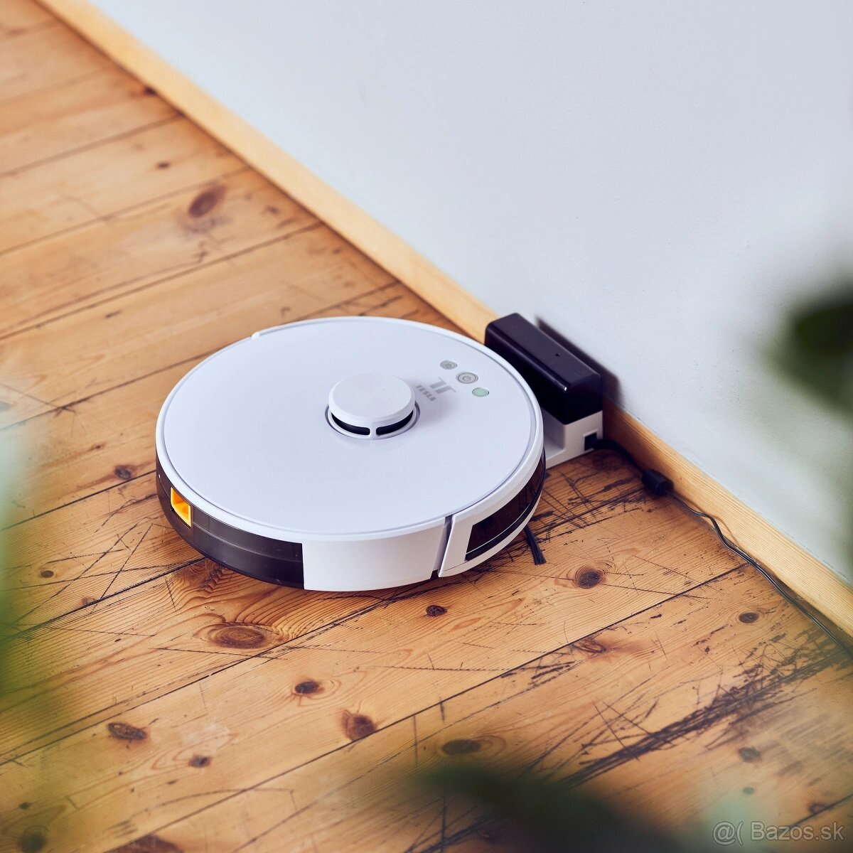 Tesla robot vacuum laser - robotický vysávač