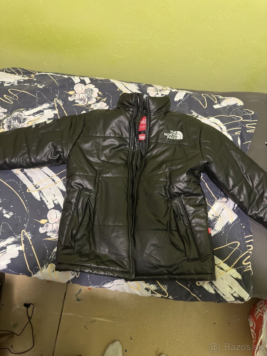 North face x supreme 700