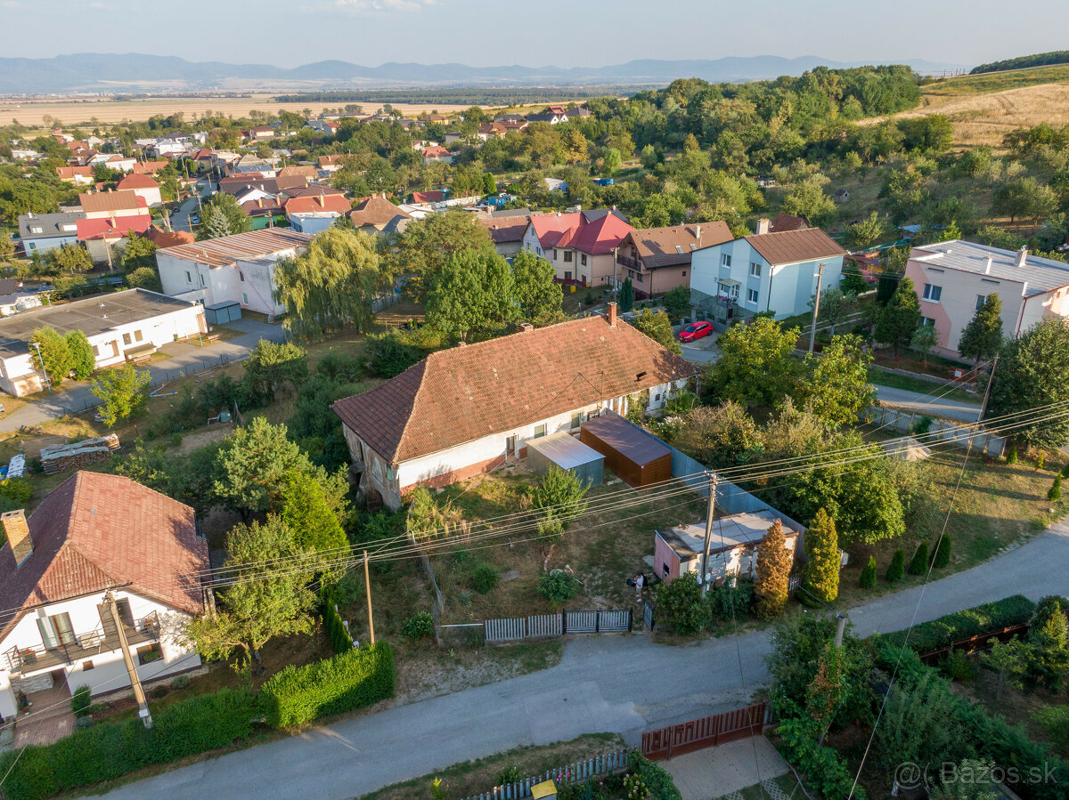 POZEMOK so starším rodinným domom | 762 m² | Košice - Poľov