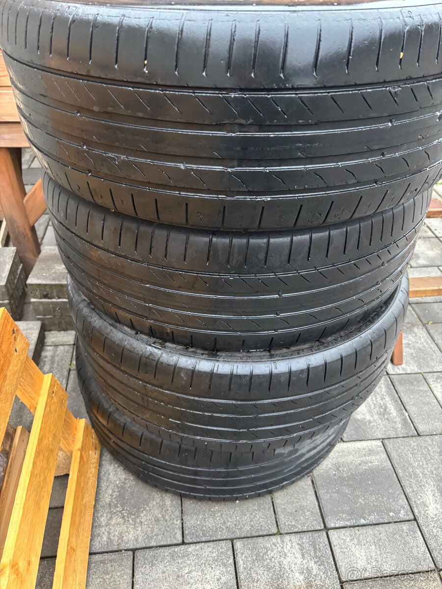 Predam pneu zn. Continental 235/50/ R19 99V