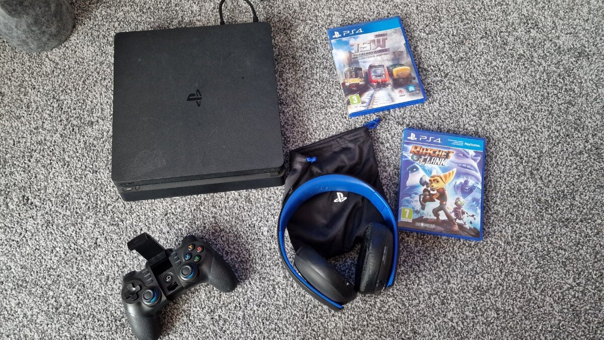 Sony Playstation 4 slim 500GB + hry