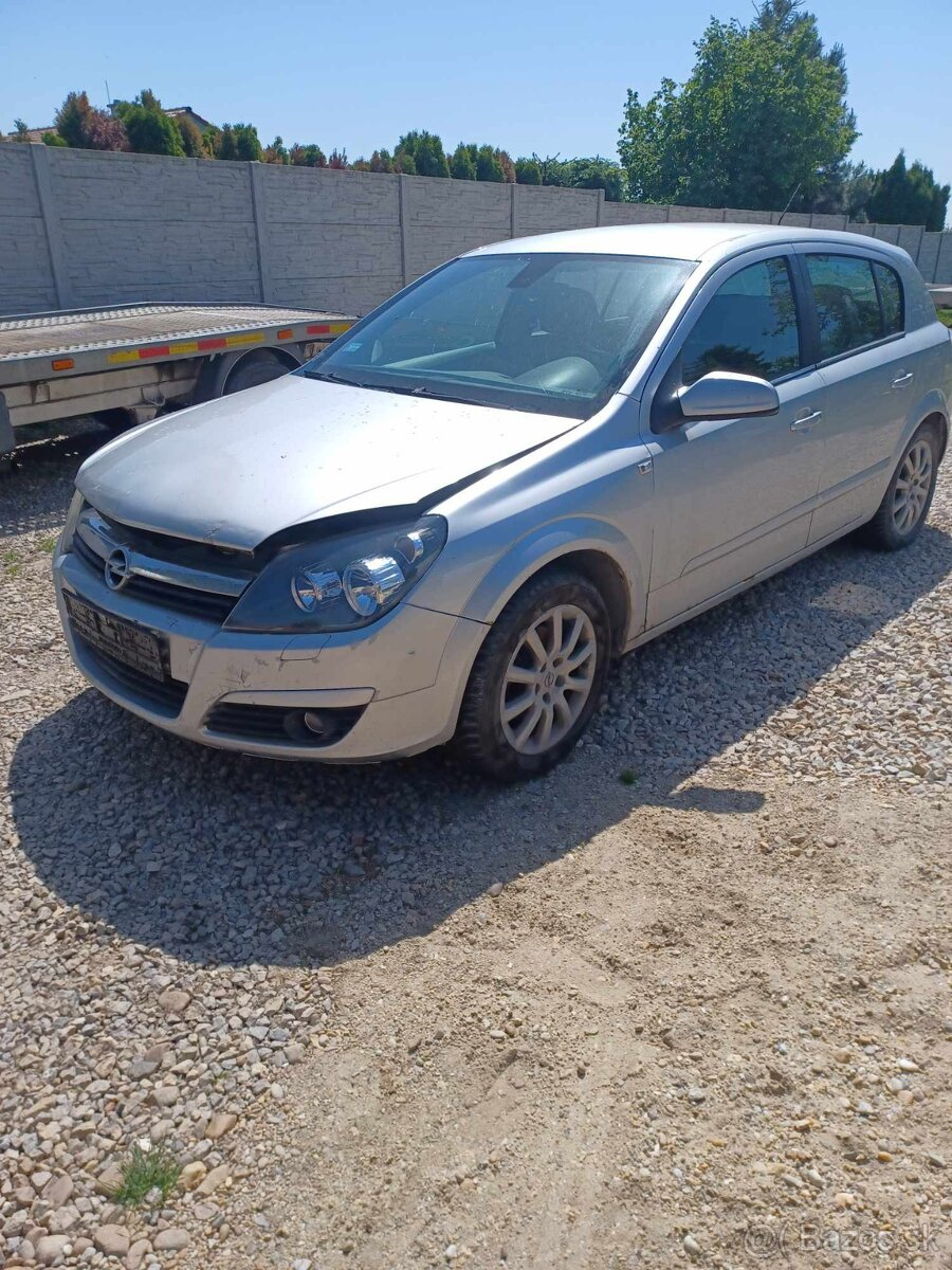 Rozpredám Opel Astra H Sedan 1.7CDTi 74kw M6 2008