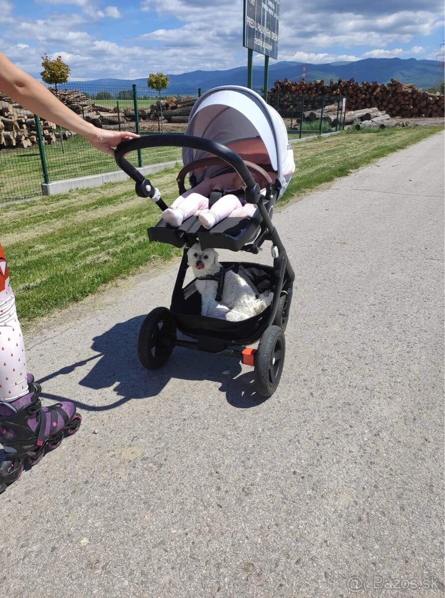 Stokke Trailz Terrain bledoružová farba plus rôzne doplnky