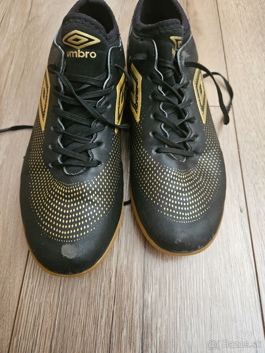 Predam halovky UMBRO