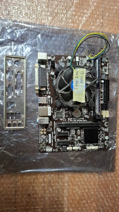 GIGABYTE H81M-DS2 + i3-4330 + 4GB RAM