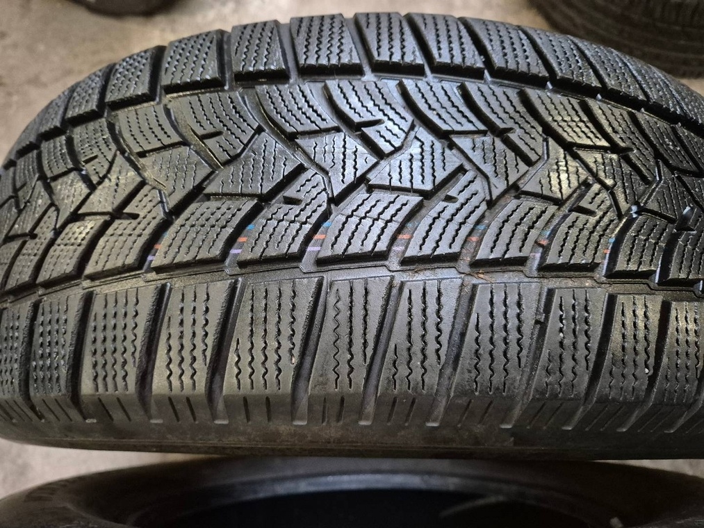 235/65 R17 zimné 4 ks DUNLOP dezém 7 mm DOT2019