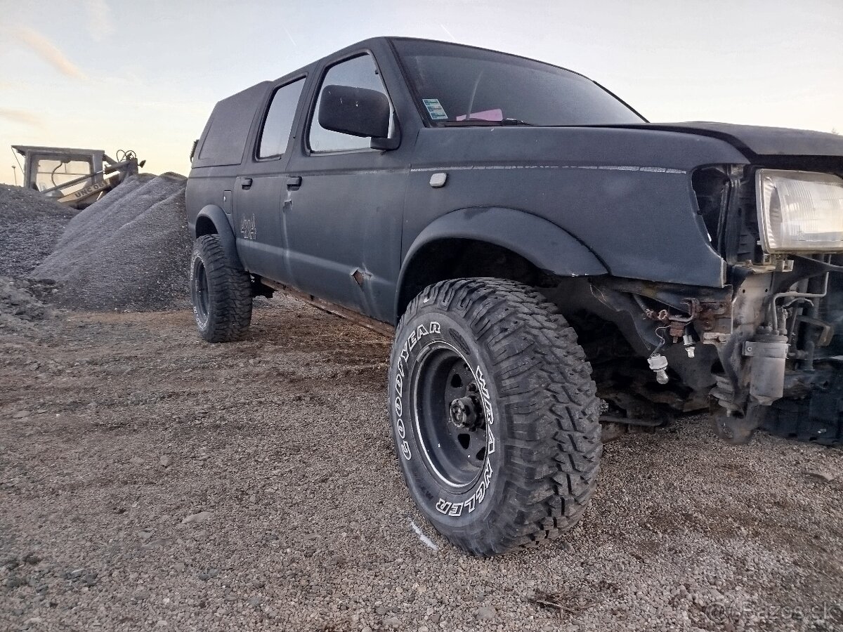 Predám Nissan Navara D22