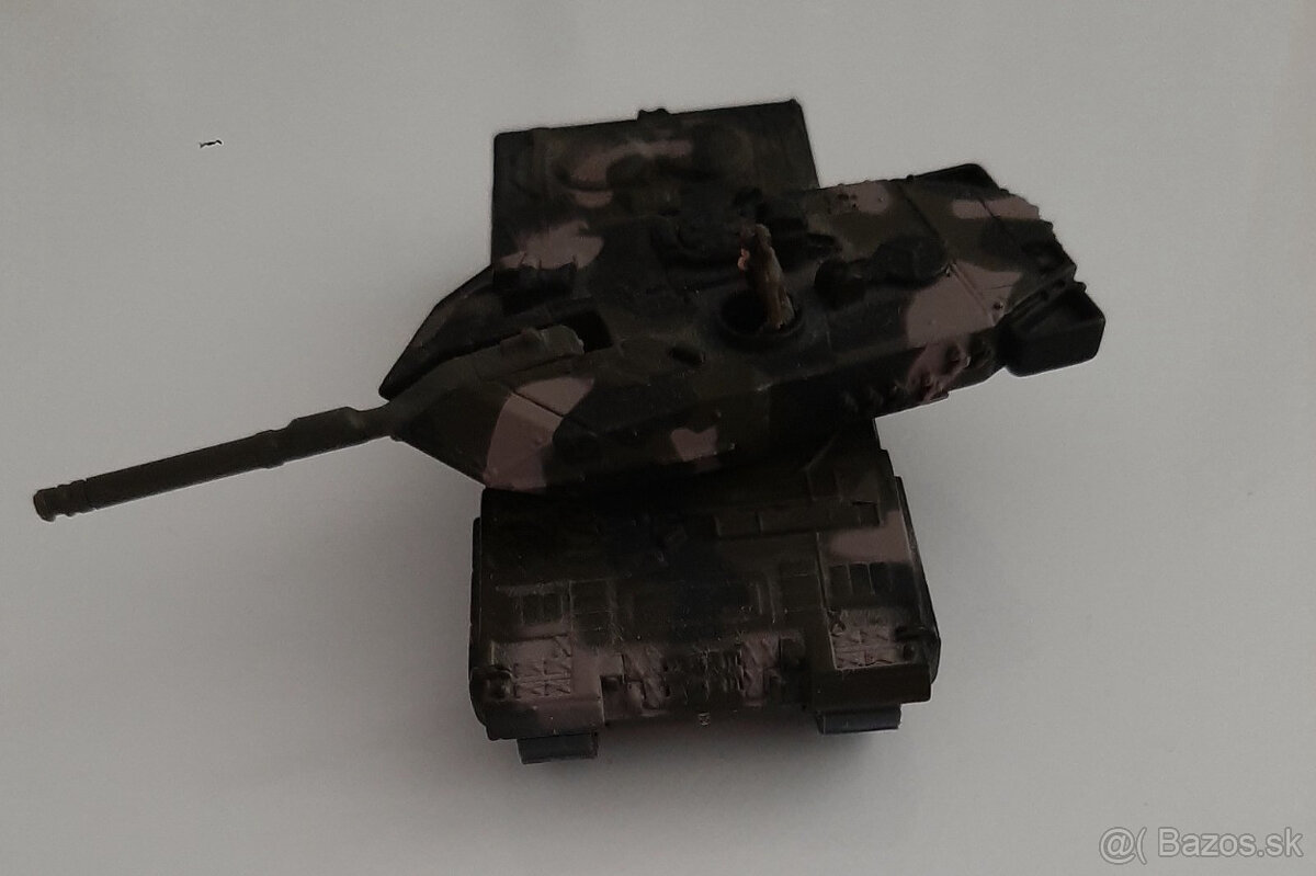 Model tanku 8cm