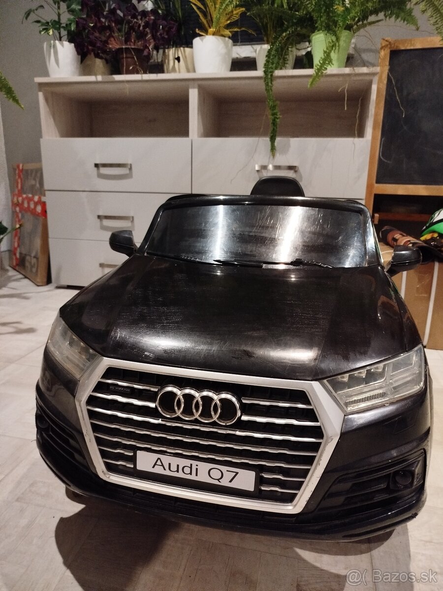 Elektrické autíčko Audi Q7