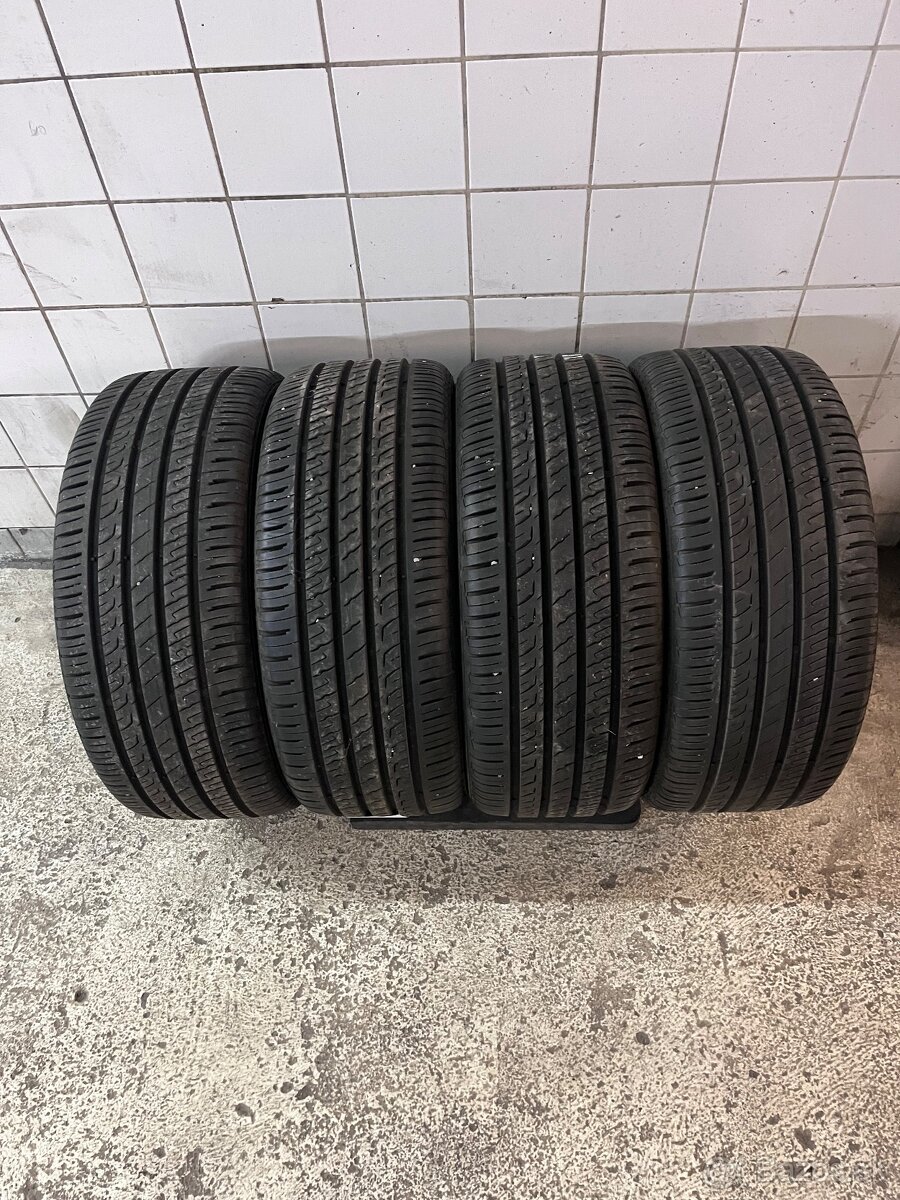 225/45 R17