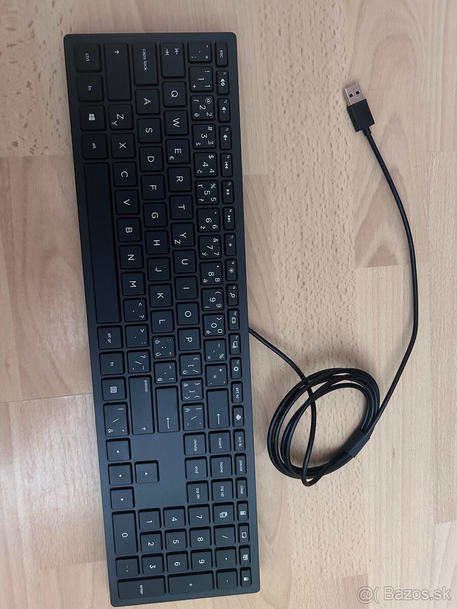 Kancelárska klávesnica a myš
