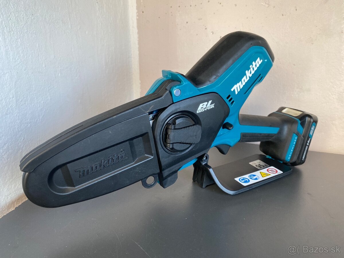 Makita UC100D Akumulátorová prerezávacia píla