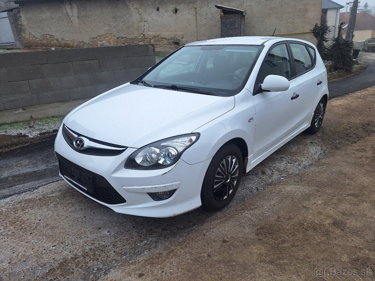 HYUNDAI I30 BENZIN 1,4 BENZIN ROK 2011