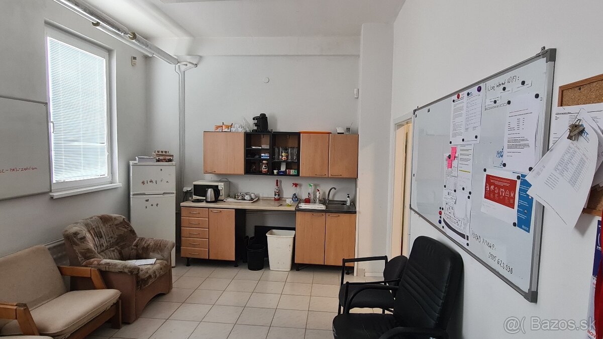 Veľký obchodný priestor, 120 m2 s kanceláriou, prízemie