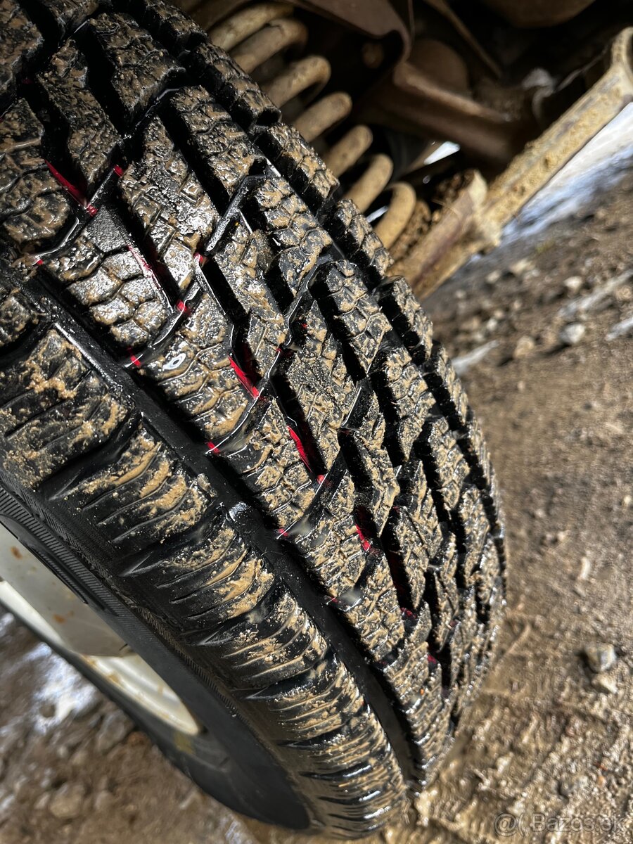 Pneu 185/75 R16