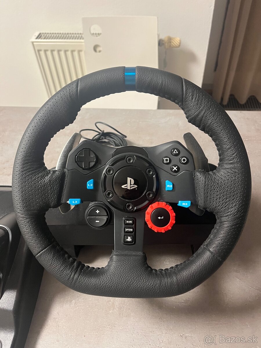 Predám herný volant Logitech G29 s pedálmi.