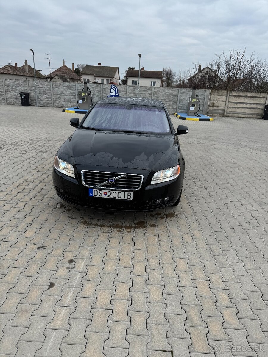 Volvo S80 2.4 D5 manuál