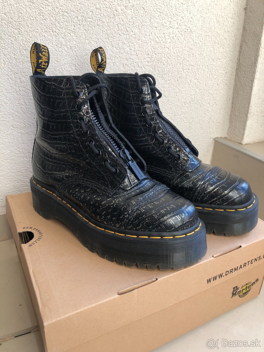 Dr Martens/ Doc Martens