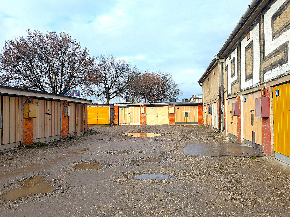 Garáž Železníky, Ostravská, 18 m2, odkúpený pozemok, elek.