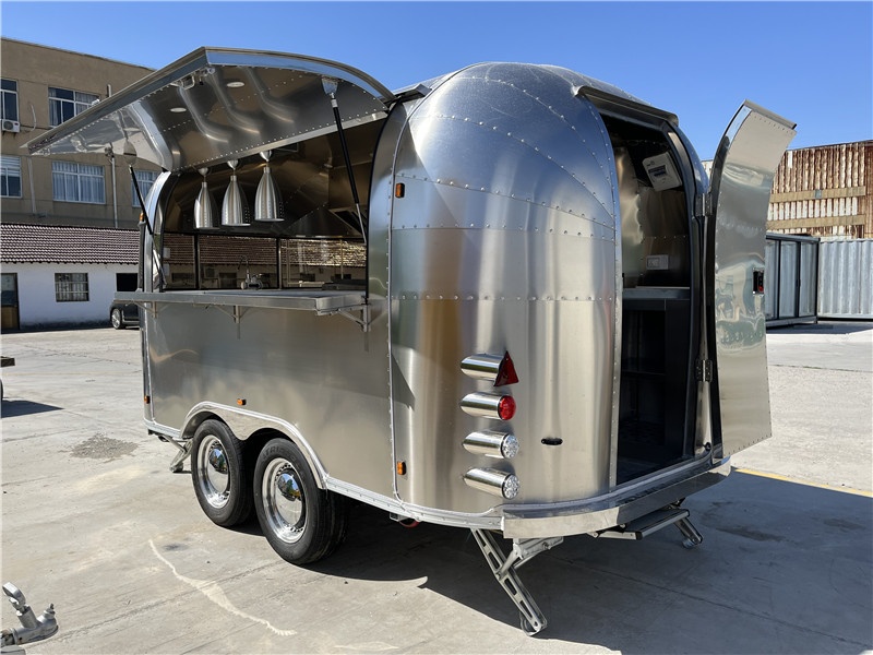 Airstream food truck gastro príves Compact