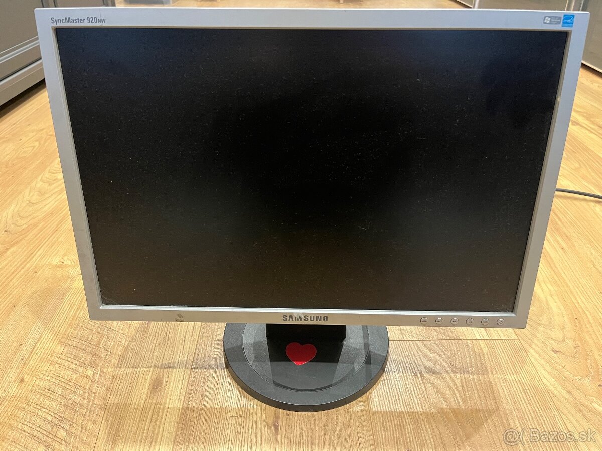 Predame monitor Samsung s uhloprieckou 19”