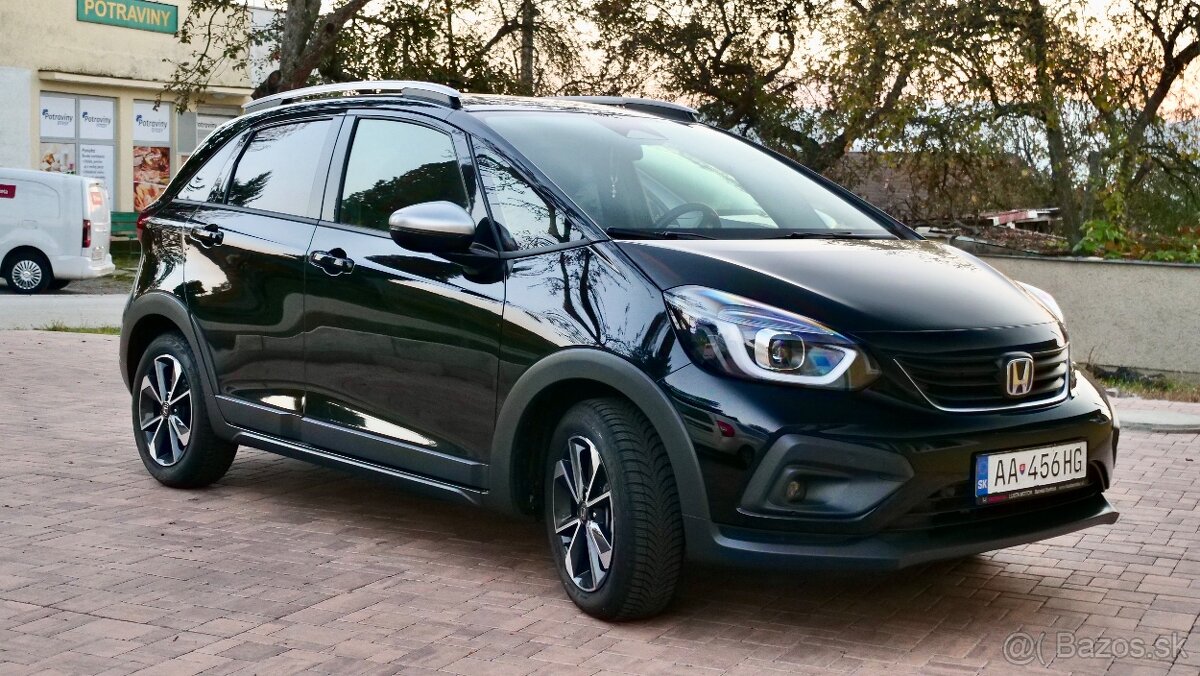 Honda Jazz crosstar 1,5 I-MMD exekutive, čierna perleť