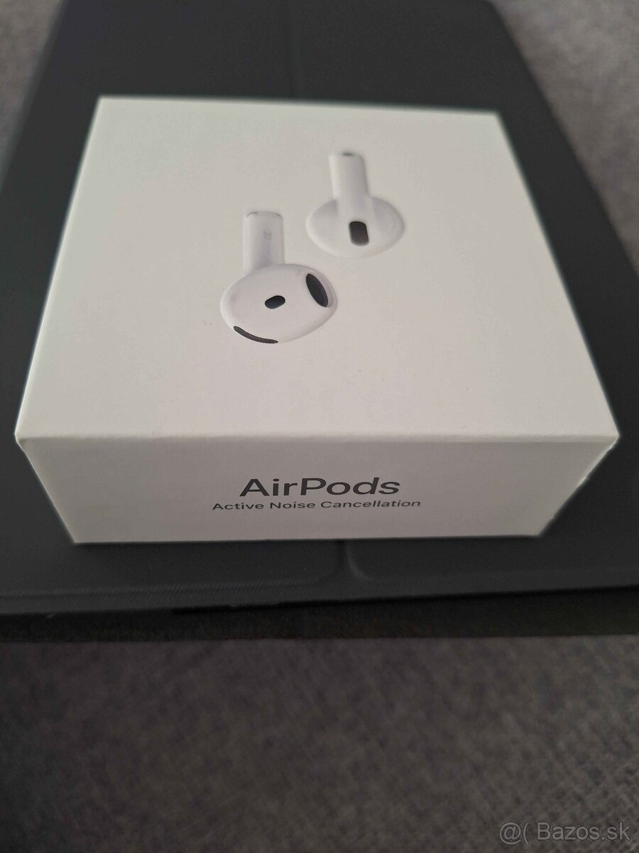 Apple AirPods 4 s aktívnym potlačením hluku