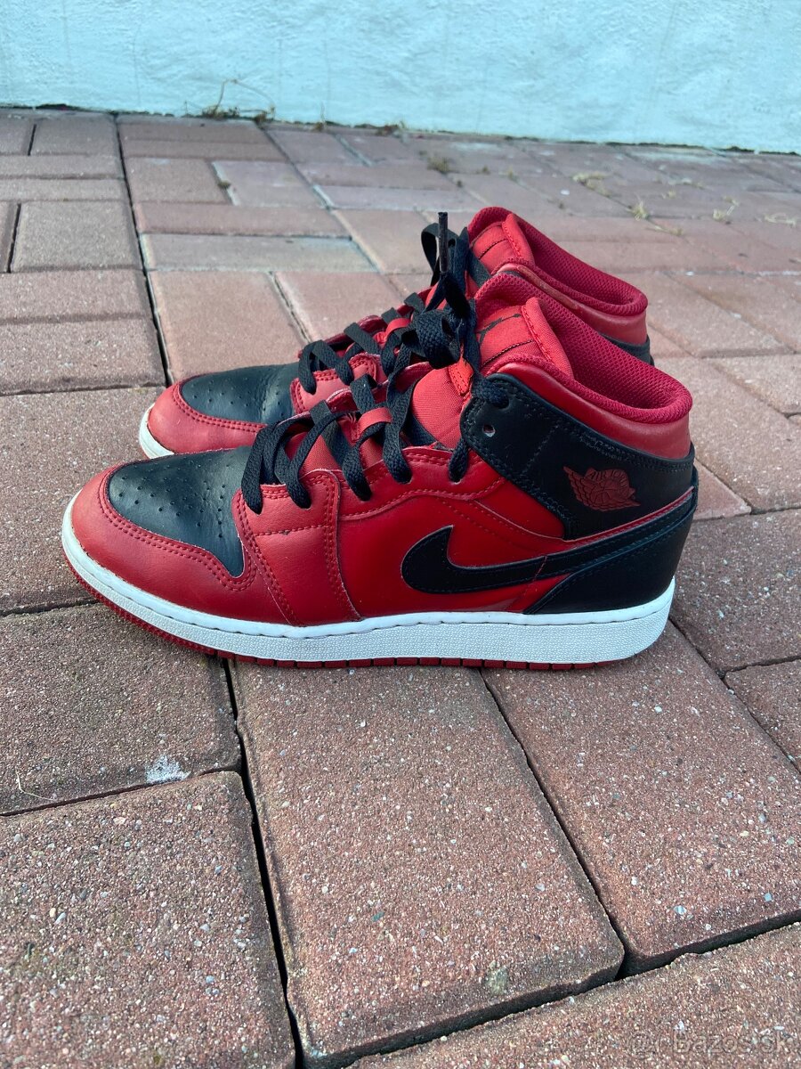 Predám tenisky AIR JORDAN 1 MID BG