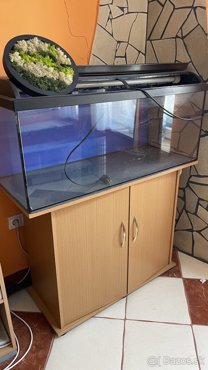 Aquarium 160l s príslušenstvom a svojou skrinkou