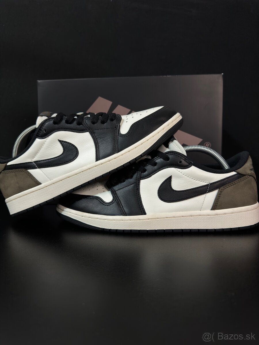 Jordan 1 Retro Low OG Mocha