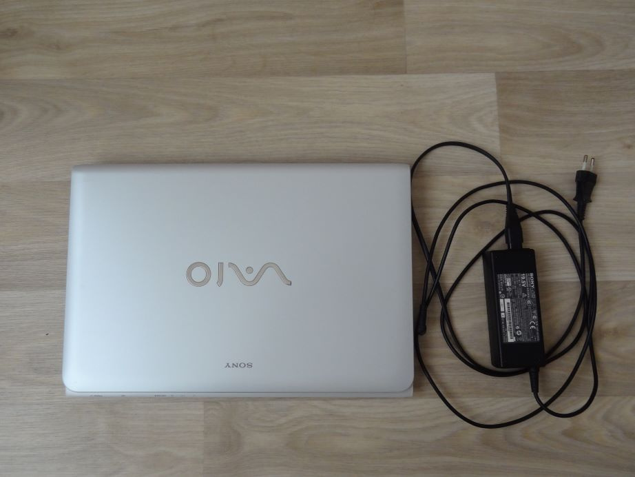 Sony VAIO SVE151G17M + nabíjačka  - náhr.diely