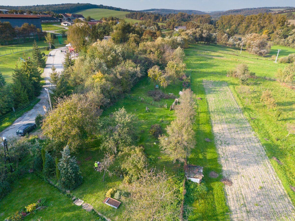 Na predaj pozemok s potenciálom výstavby v obci Čižatice