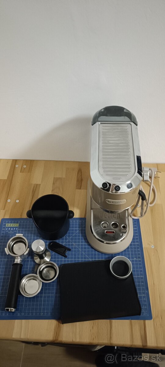 Predam Espresso DeLonghi EC885.BG Dedica Arte