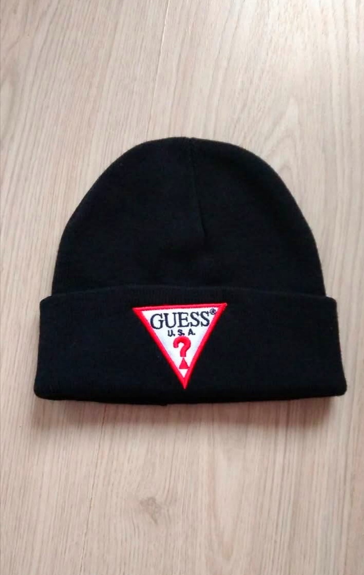 Čiapka GUESS