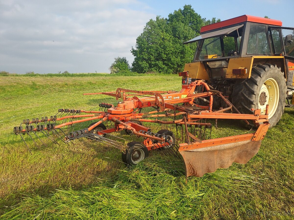 Zhrnovac sena, zhrabovac, riadkovac, hrabacka Kuhn claas 4,5