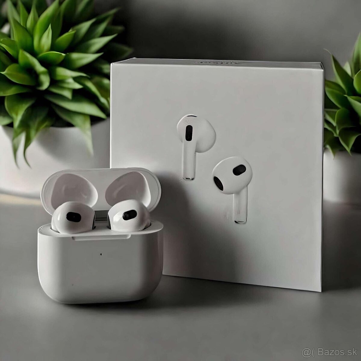 Apple AirPods (3. generácie) s MagSafe nabíjacím puzdrom