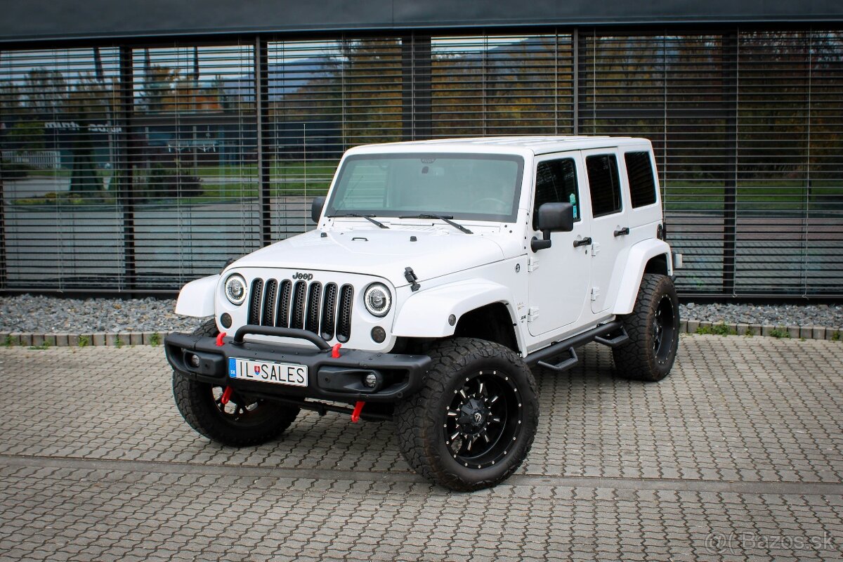 Jeep Wrangler Unlimited 3.6L V6 VVT SAHARA A/T