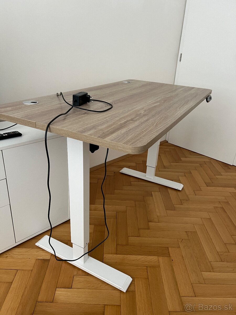 Polohovateľný stôl - elektrický standing desk