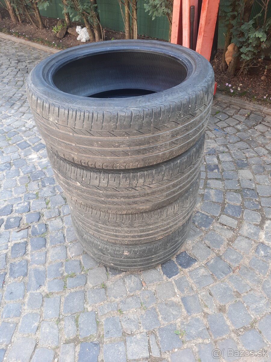 225/45R19 Bridgestone Touranza