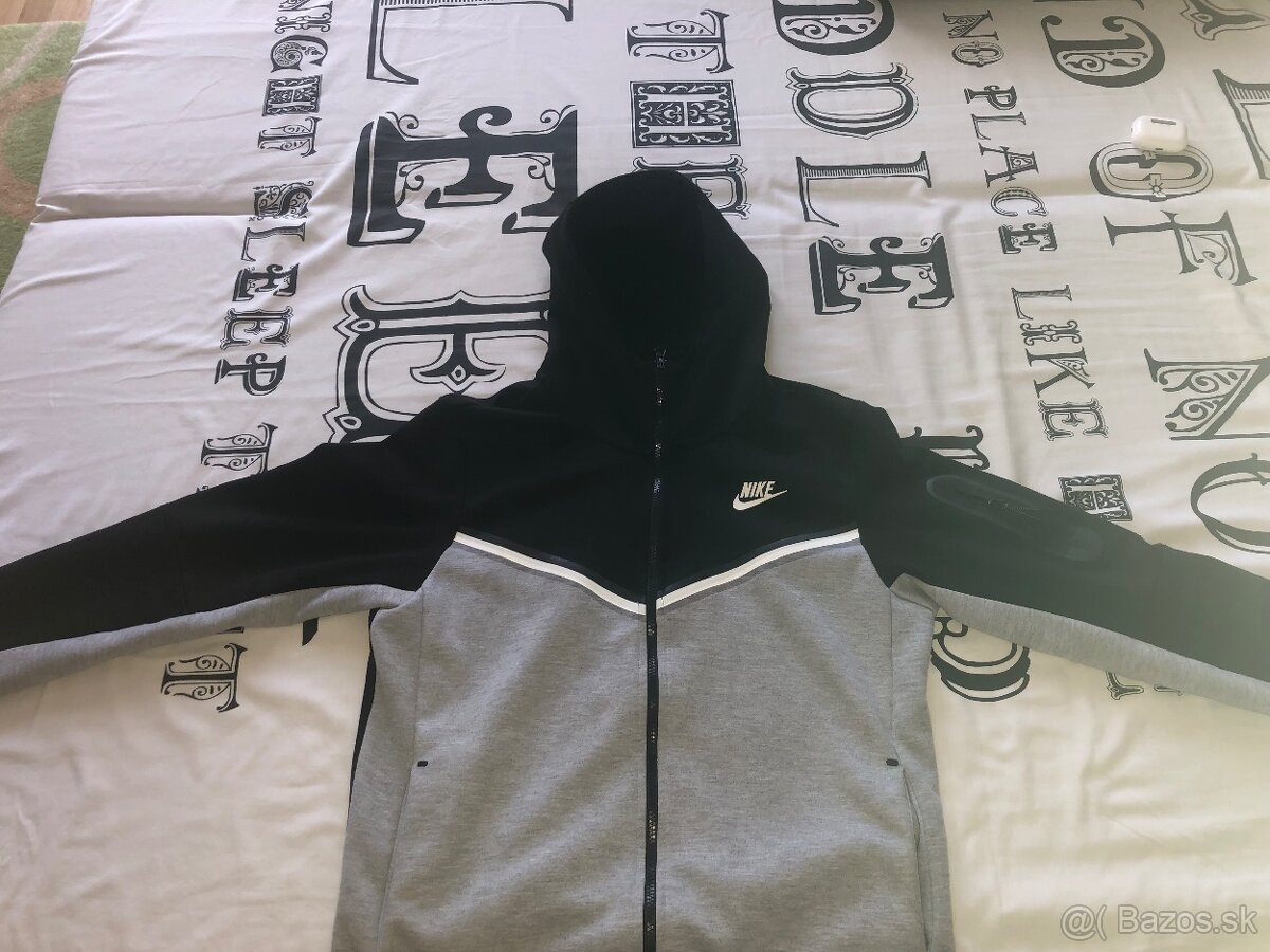 Nike tech fleece