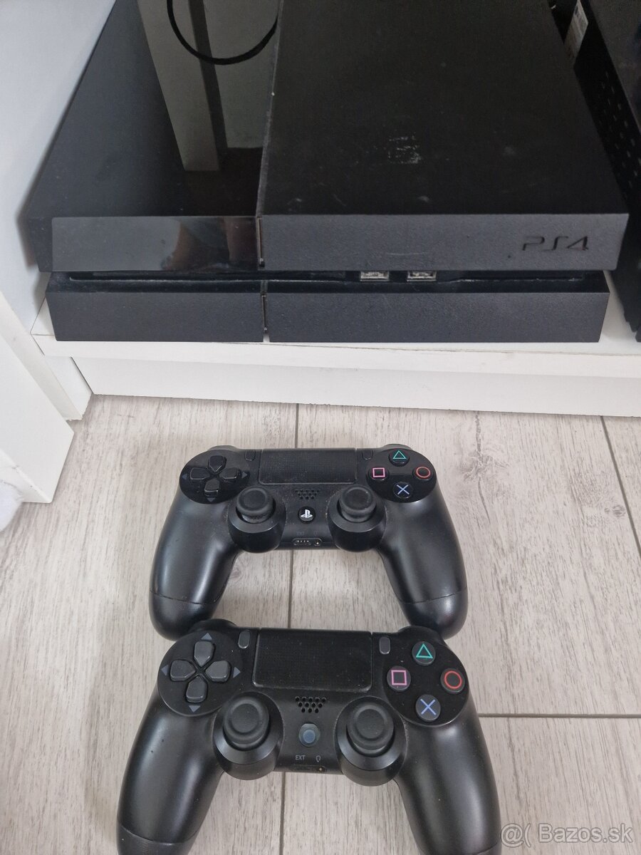 PS 4 , 500GB hdd,2 ovládače 4 hry