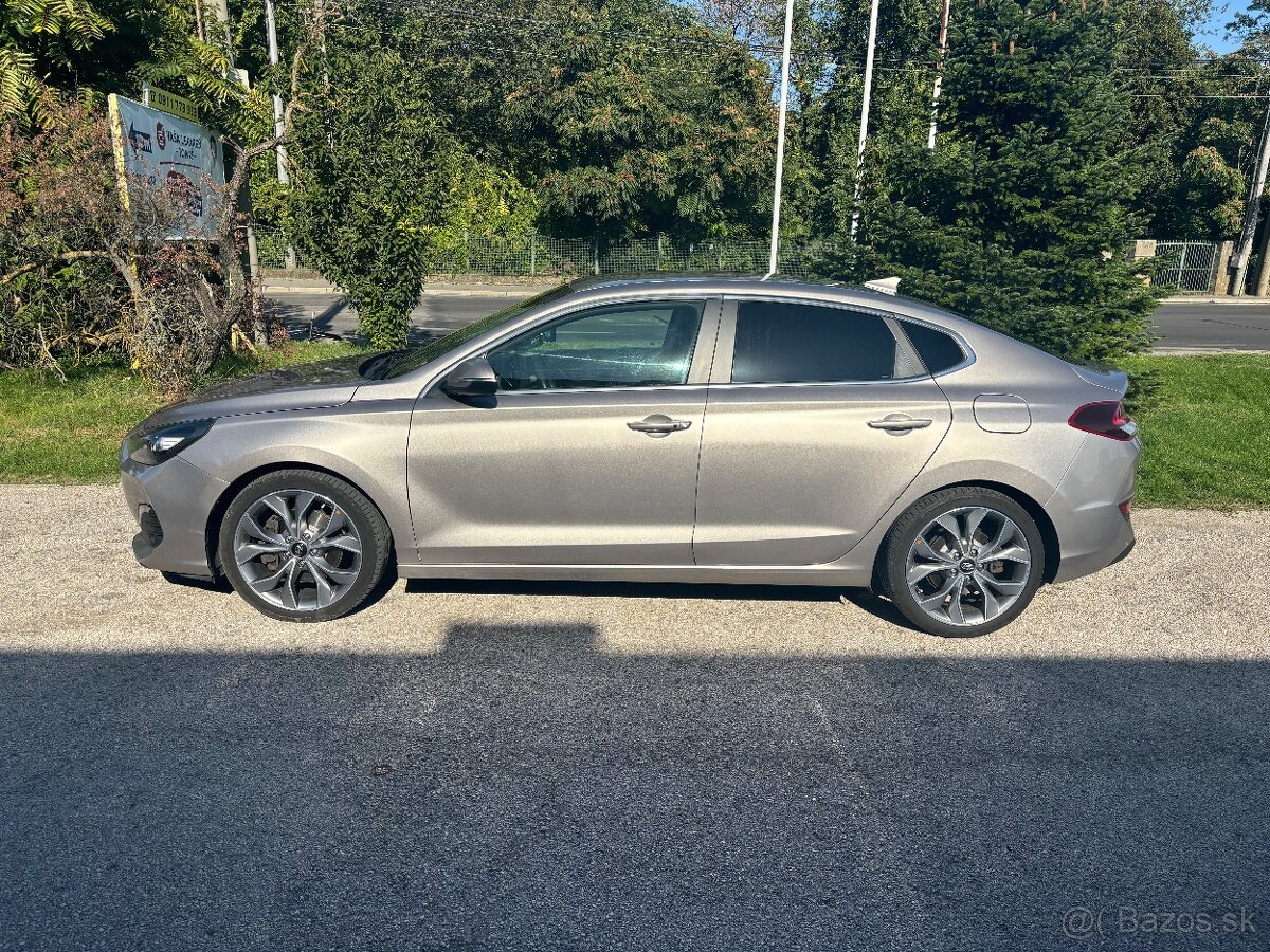 Hyundai i30 fastback