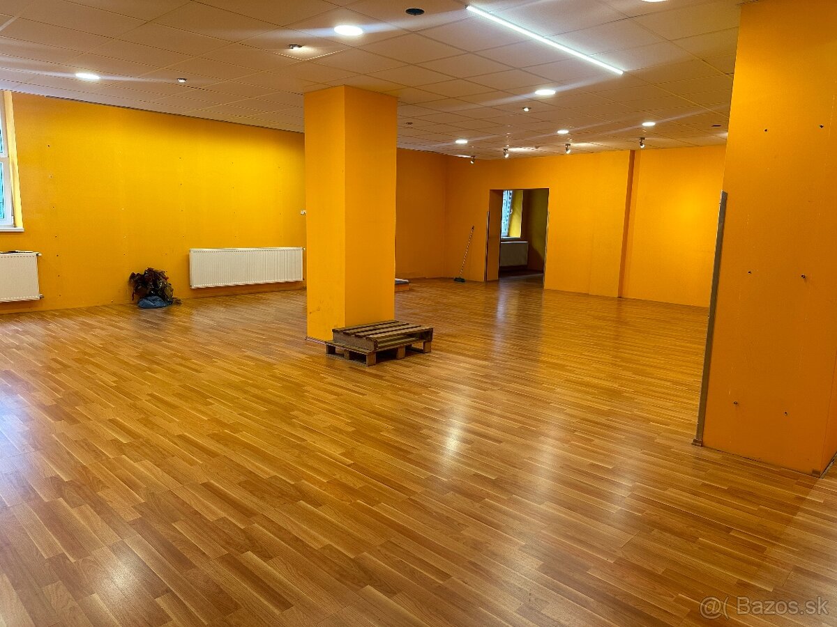 Na prenájom obchodný priestor 226,61m 2  - Voľný ihned