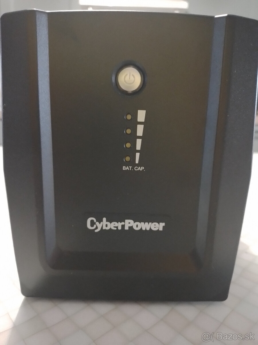 zálohovaný zdroj UPS Cyber Power UT1500E