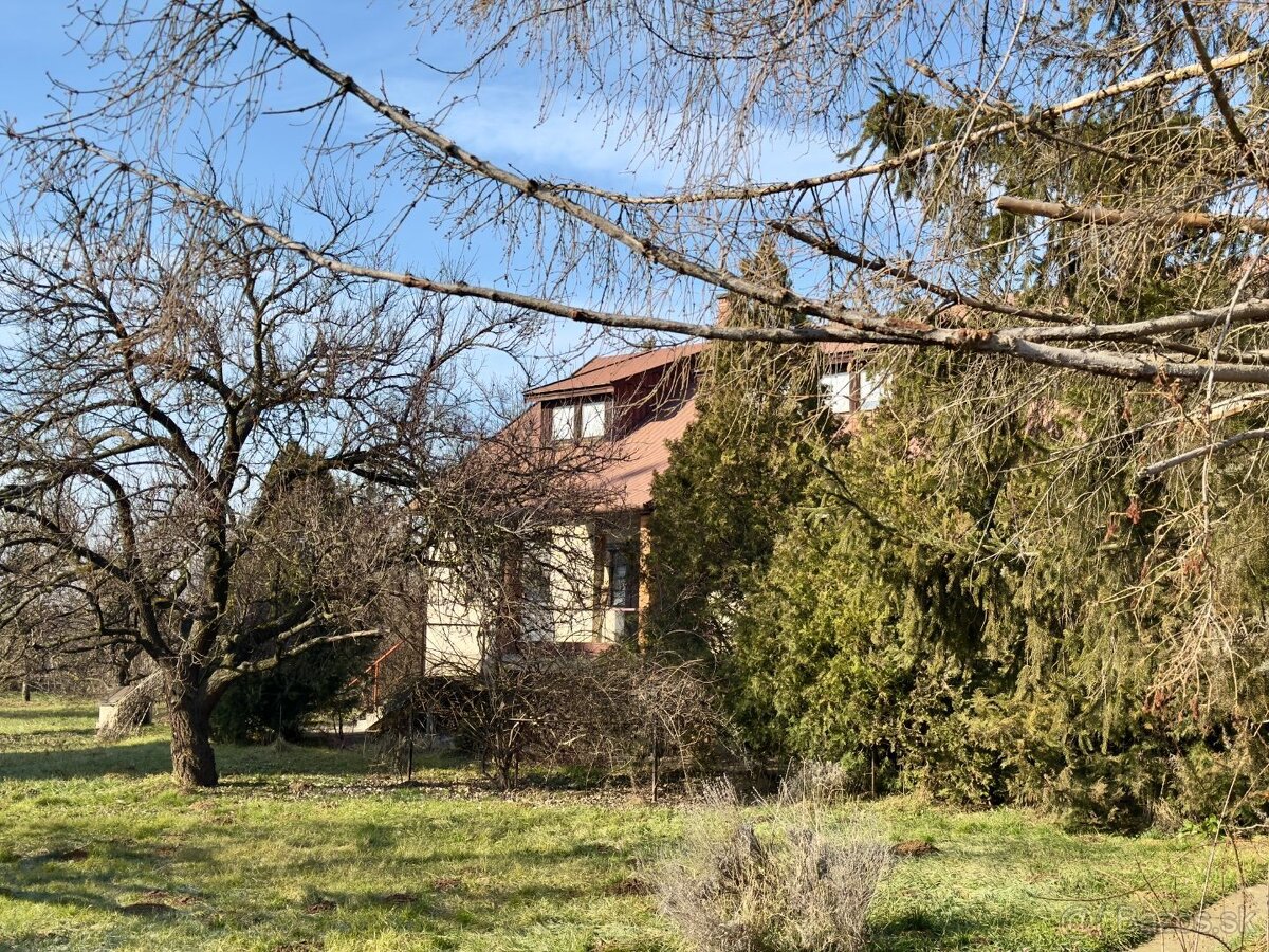 MAĎARSKO - GONC 6 IZBOVÝ POSCHODOVÝ RD S VEĽKOU PIVNICOU, GA