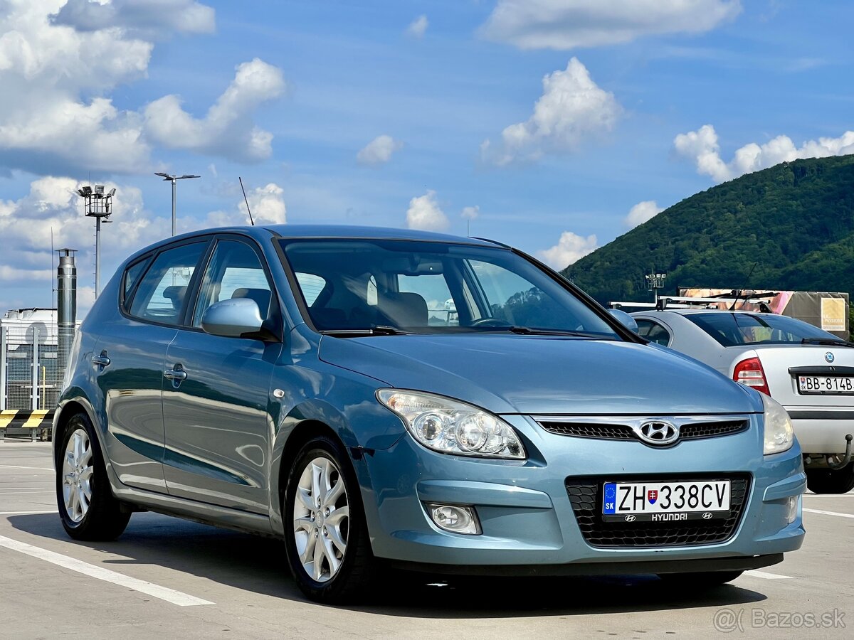 Súrne Hyundai i30 1.6 diesel (2007, 220.000 km, manual)