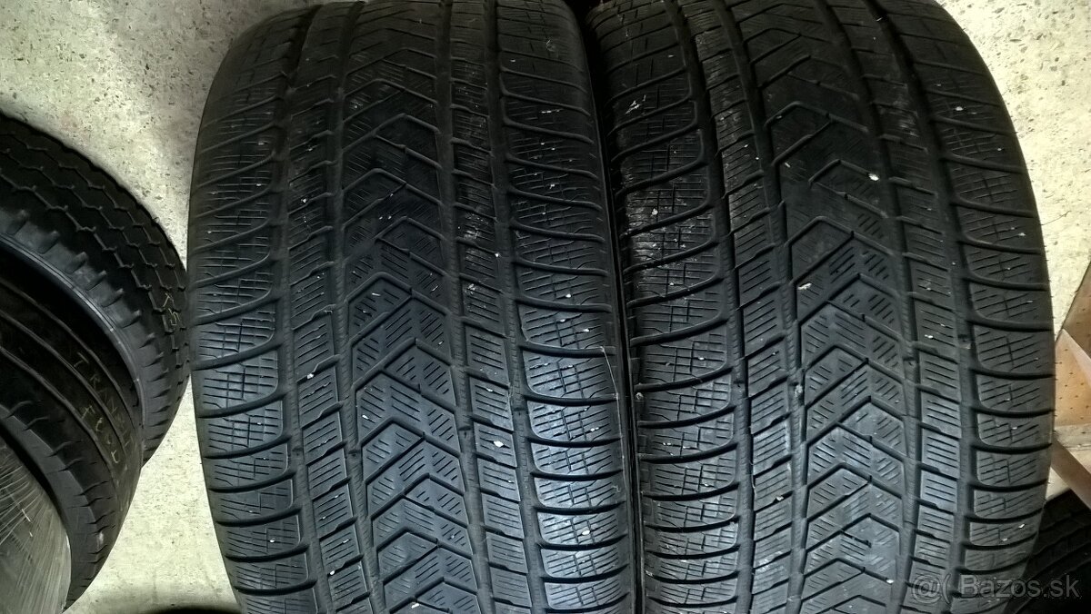 2 ks ZIMNÉ 315/30 R22 107V  PIRELLI cca 5-6mm DOT4020 39€/ks